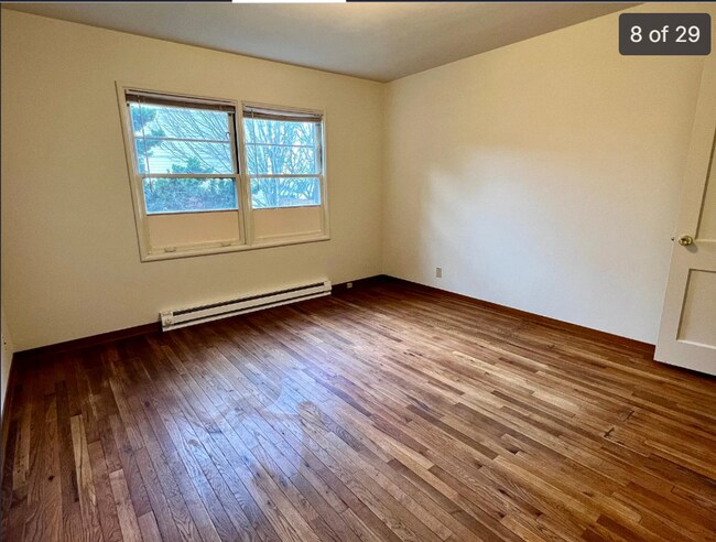 Building Photo - MF 09 - Burnside Triplex