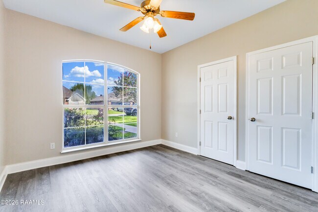 Building Photo - 111 Songbird Ln