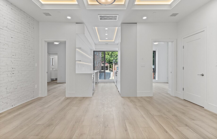 Building Photo - 1578 Beacon St