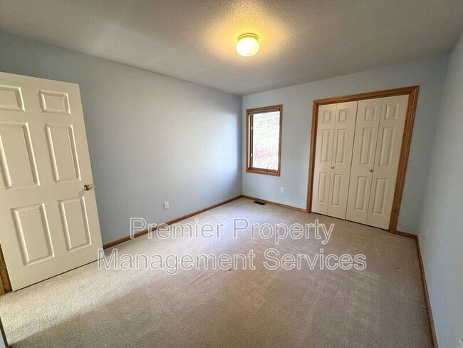 Building Photo - 4041 Pine Cove Rd