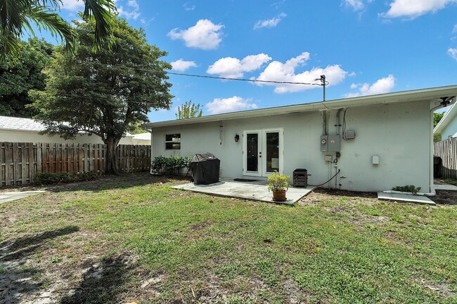 Building Photo - 224 Dartmouth Dr
