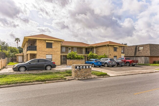 Building Photo - Renovated  condo in the heart of McAllen, ...