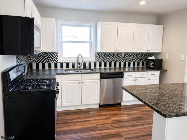 Building Photo - 94 S 21st Ave