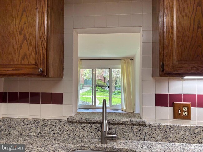 Building Photo - 338 Drummers Ln