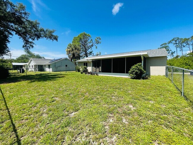 Building Photo - PORT CHARLOTTE ANNUAL RENTAL