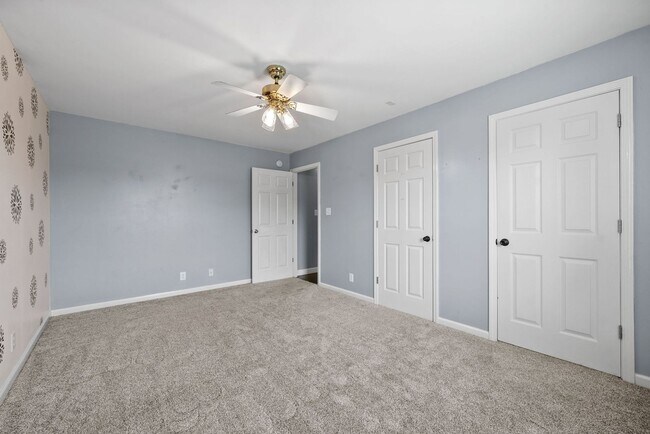 Building Photo - 1 Level Ranch Sitting on 3 Acres- Close to...