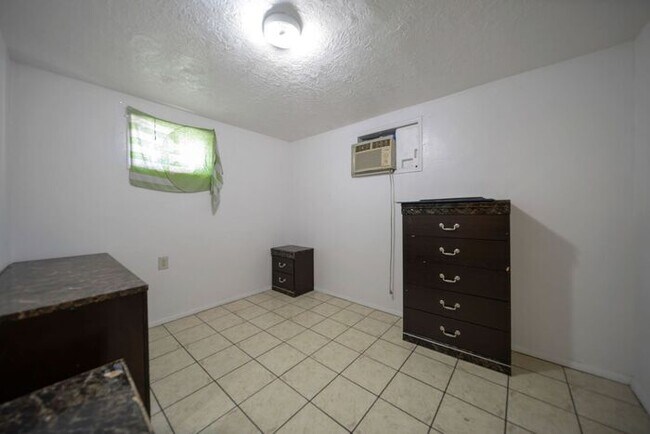 Building Photo - Remodeled Bungalow Style Home w/ Basement