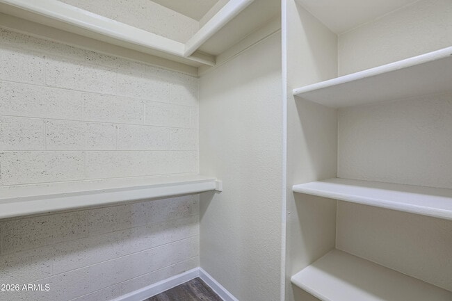 Building Photo - 501 W Hononegh Dr