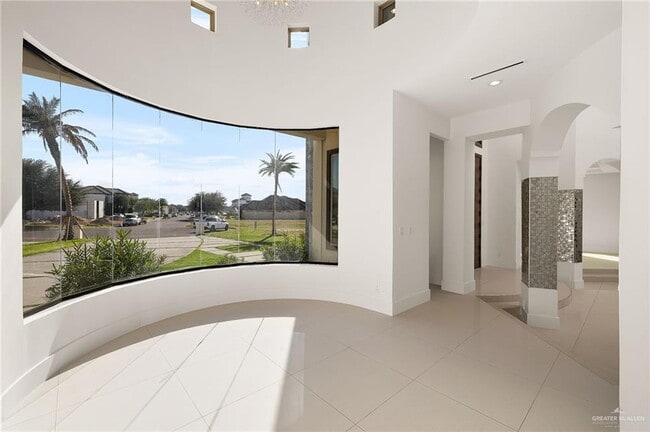 Building Photo - 45 Travis St