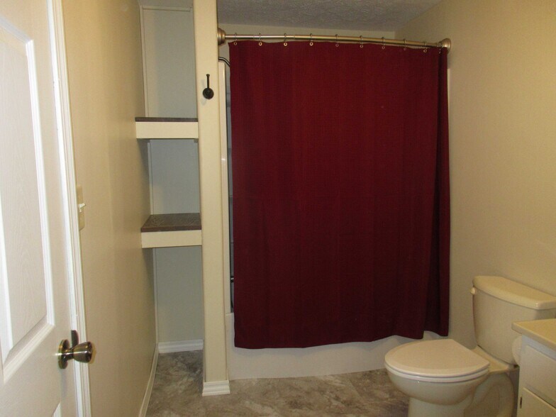 Building Photo - 301 N Main St