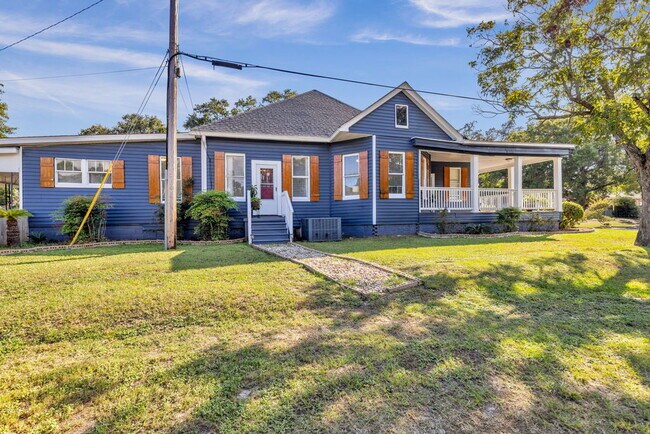 Building Photo - 1100 SF suite/apt in Historic Home, 1 bed/...