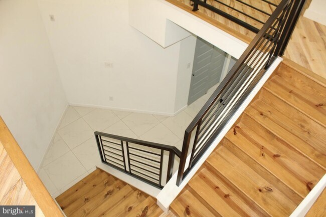 Building Photo - 3017 Ridge Ave