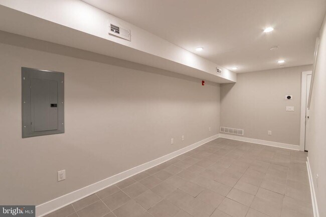 Building Photo - 1020 S 53rd St