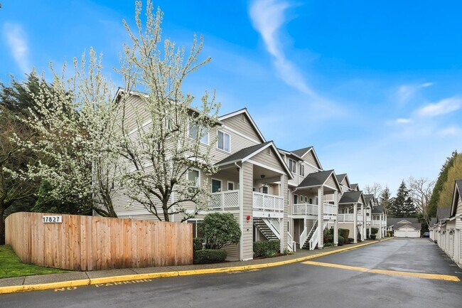 Building Photo - Available Now! Charming 3-Bedroom Home in ...