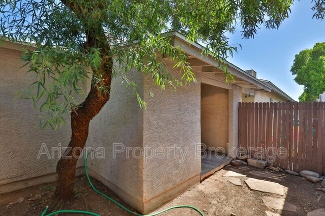 Building Photo - 1625 N Date