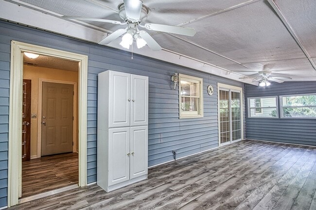 Building Photo - Central Hot Springs Village/Home/Unfurnished