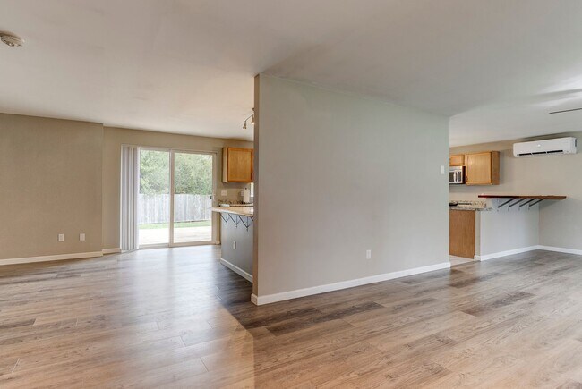 Building Photo - Updated 3 Bedroom, 2 Bath Home with Spacio...