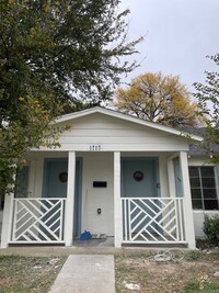 Building Photo - 3 Bed, 1 Bath House in West Dallas