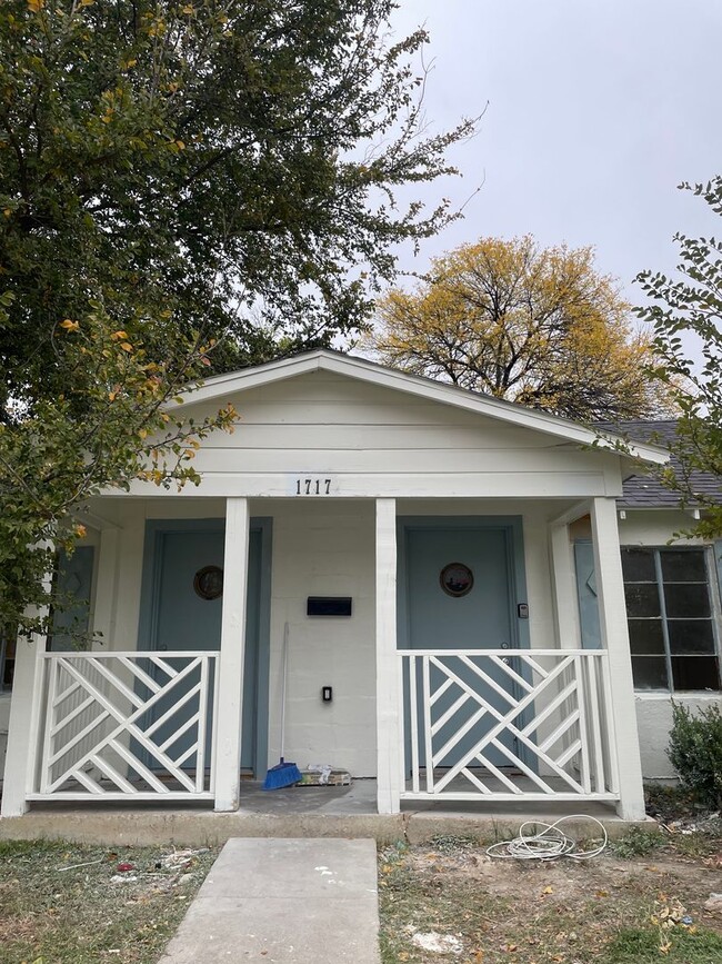 Primary Photo - 3 Bed, 1 Bath House in West Dallas