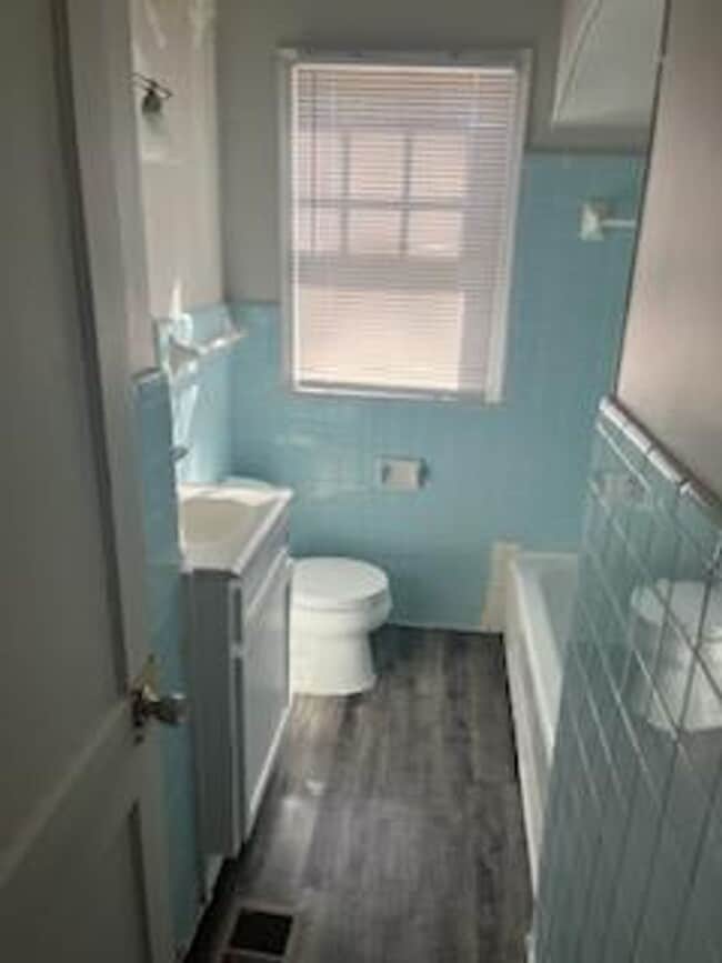 Building Photo - COMING SOON!!!!!  U OF M Area!!!