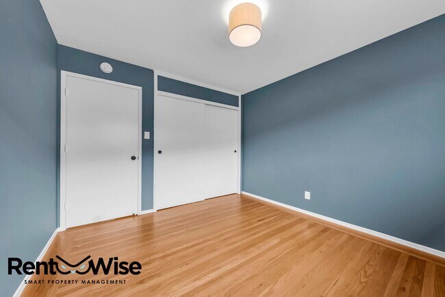 Building Photo - 315 Crestmont Dr