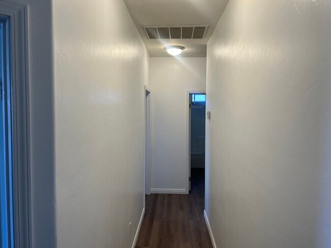 Building Photo - 608 Isla Bonita St