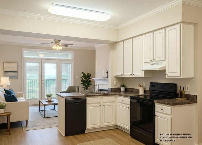 Building Photo - Updated 1x1 Spacious 806 square feet w/balcony on the top floor!