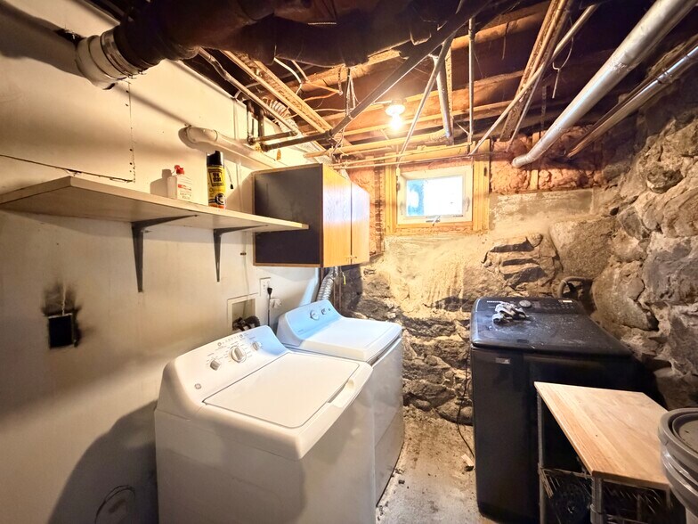 Building Photo - 341 Linwood Ave