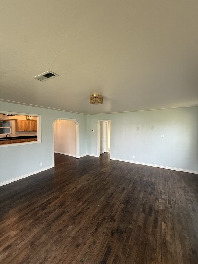 Building Photo - 447 N 5th St