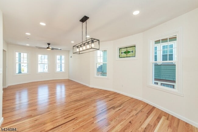 Building Photo - 39 Beekman St