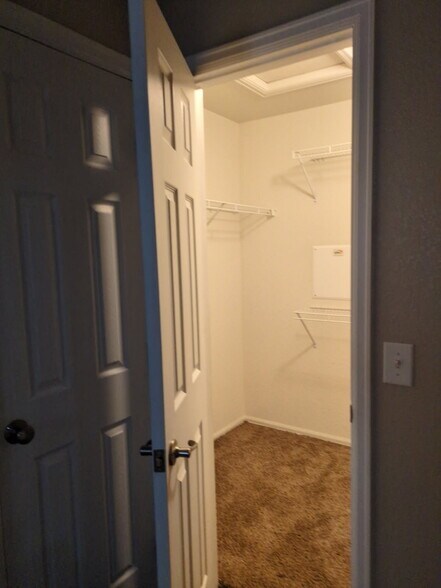 Building Photo - 215 Blue Bonnet Dr