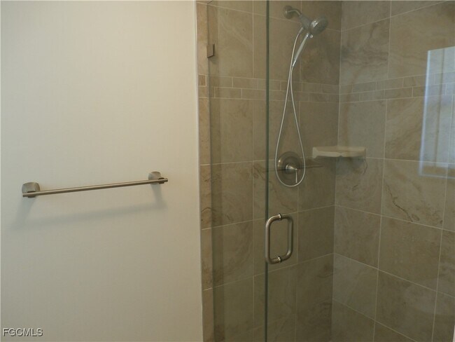 Building Photo - 16500 Kelly Cove Dr