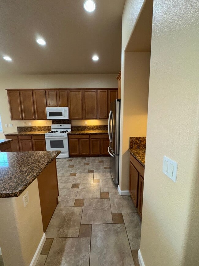 Building Photo - A Great House to Call Home!