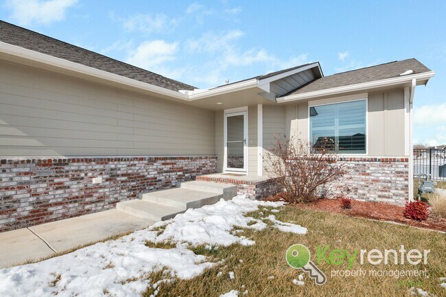 Building Photo - Newly Built 3 Bedroom Beauty: Lawn care and trash included!