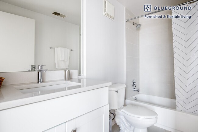 Building Photo - 30 E Roosevelt Rd