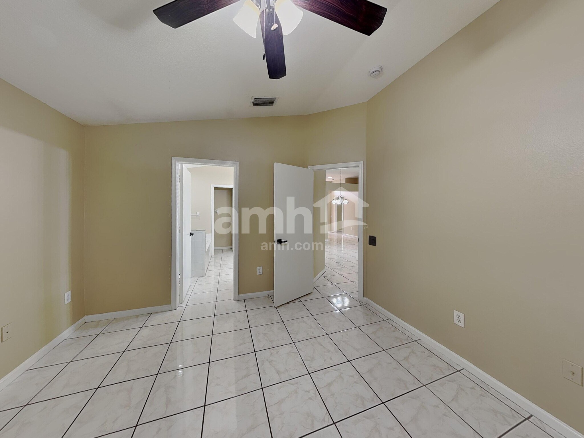 Building Photo - 1027 Summer Breeze Dr