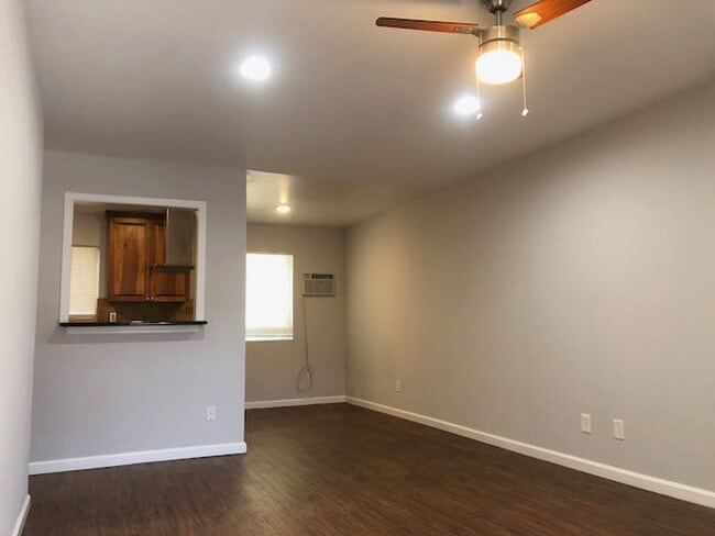 Building Photo - 1bed 1bath Apartment 1 month free with 12 month lease