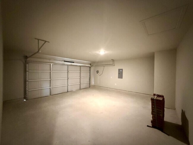 Building Photo - 421 Blanco Dr