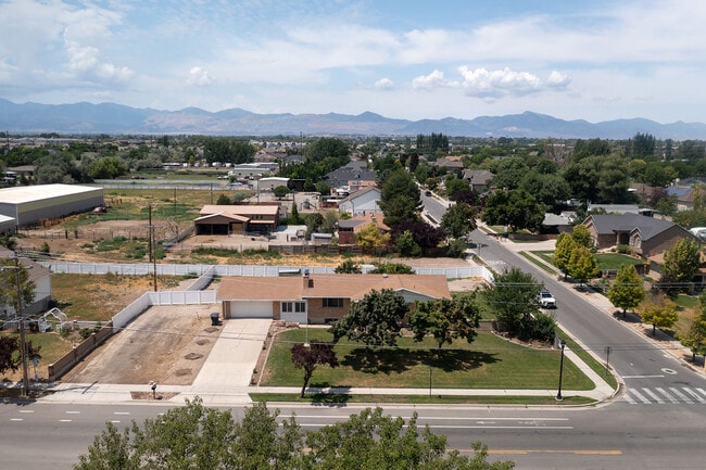 Building Photo - 11044 S Temple Dr