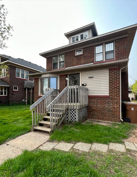 Primary Photo - 2213 Sims Ave