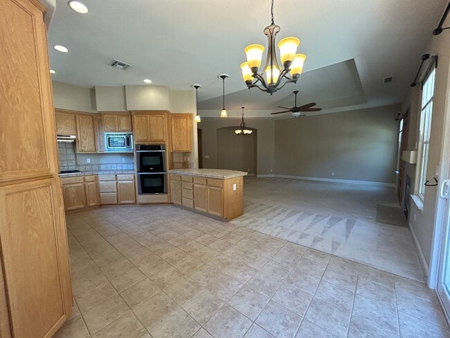 Building Photo - Nice Oakdale home on corner lot