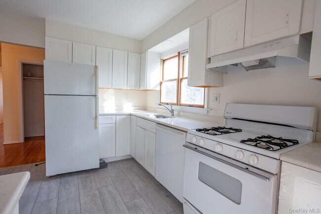 Building Photo - 55 Holland Ave
