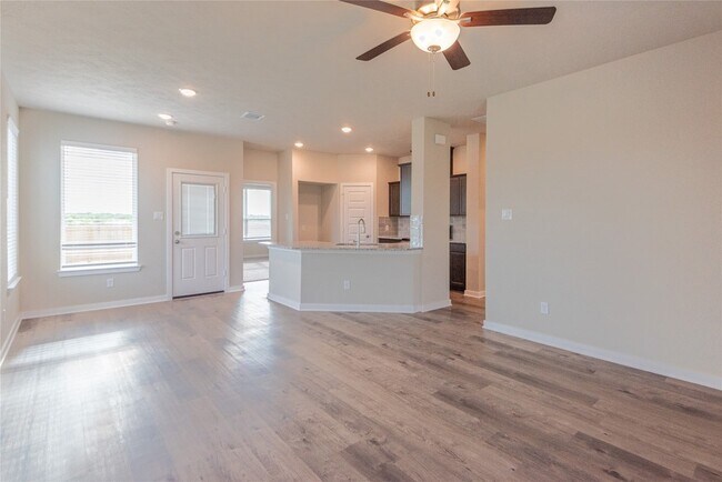 Building Photo - 1500 Lake Ridge Drive