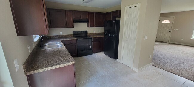 Building Photo - 3/2 Home No HOA Located In Ocala