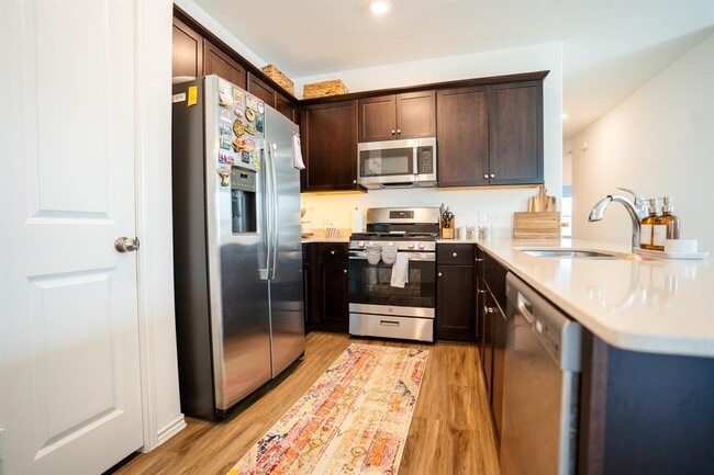 Building Photo - 208 Prairie Dog Town Dr