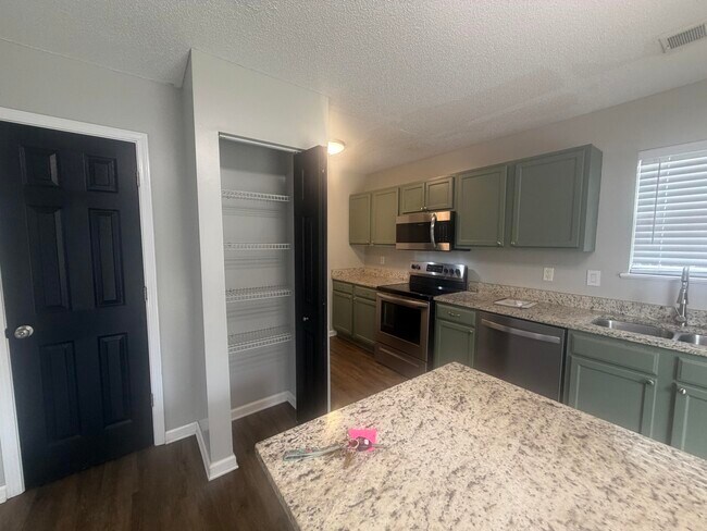 Building Photo - 1755 Polaris Dr