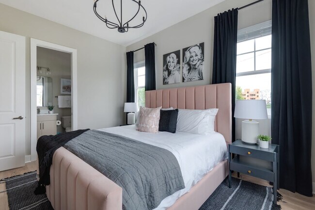 Building Photo - 1405 Napoleon St