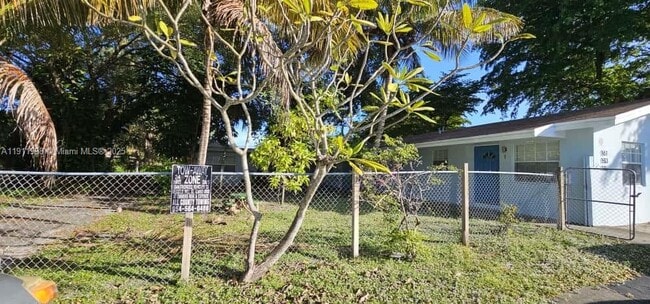 Building Photo - 161 NW 40th St