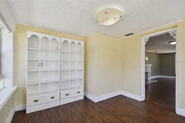 Building Photo - 1925 52nd St S