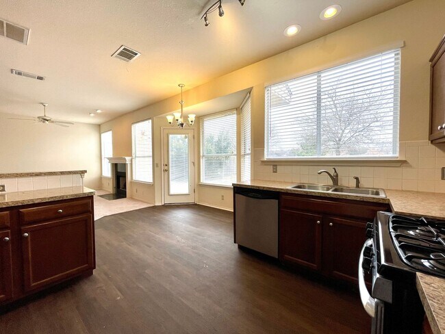 Building Photo - Lovely 3 Bedroom/2.5 Bathroom in Round Rock!